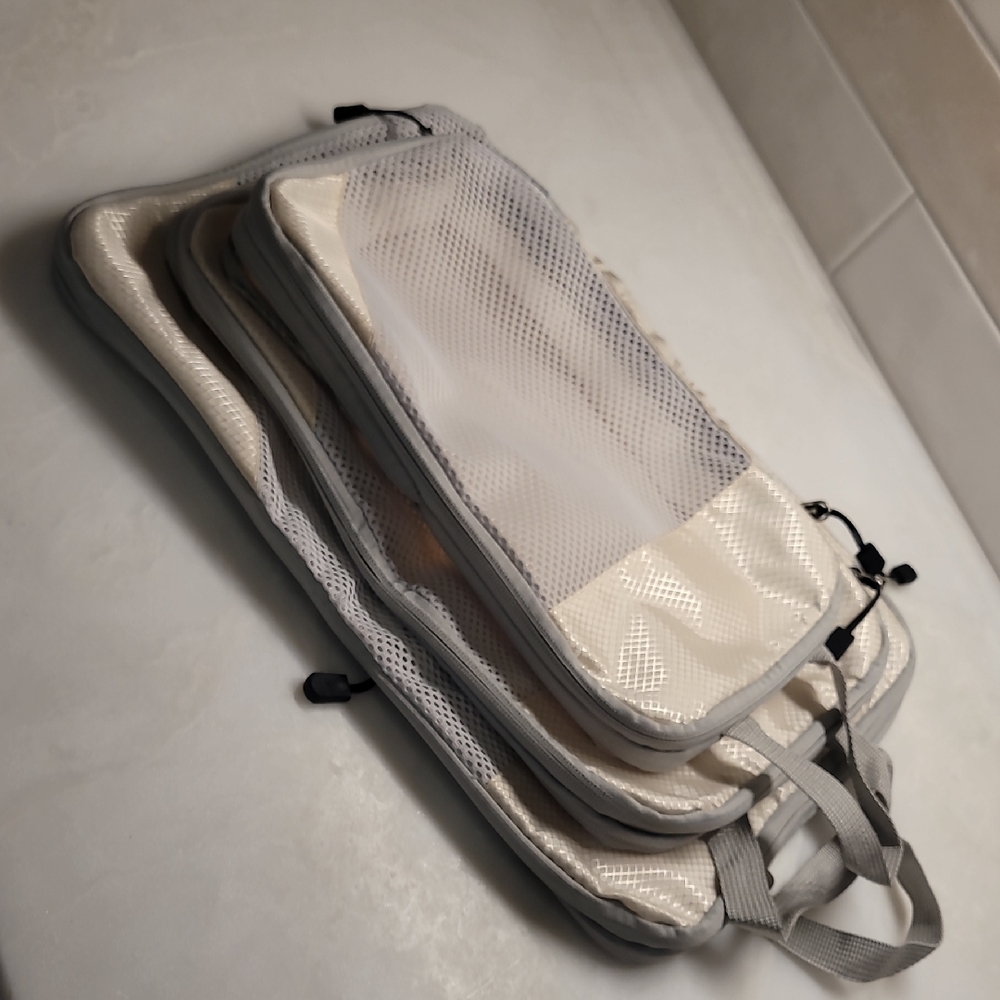 White Mesh Travel Packing Cubes - Organized Expandable Bag Set